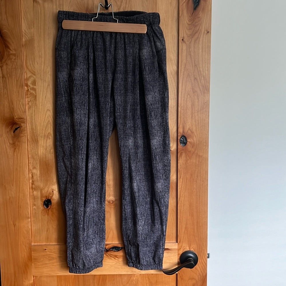 Lululemon | Quick dry navy/white jogger pants
